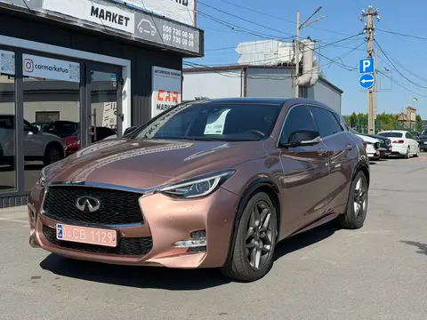 Infiniti Q30